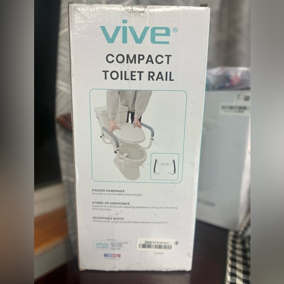 Black Bath Accessories Set for a Stylish Bathroom - Picture 4 of 5